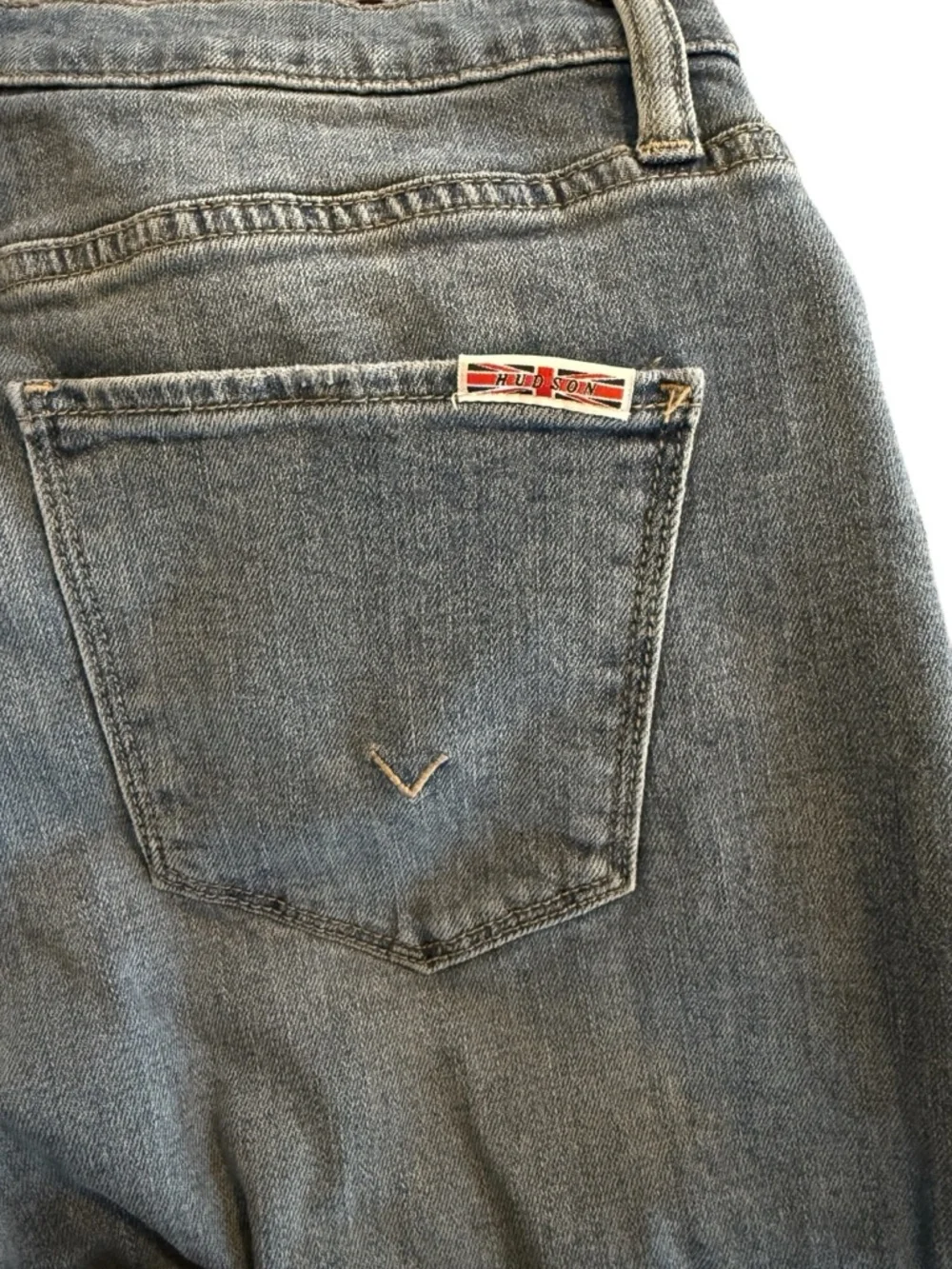 Hudson Jeans Noa Aim Cropped Women’s size 29 Raw Hem Relaxed Denim